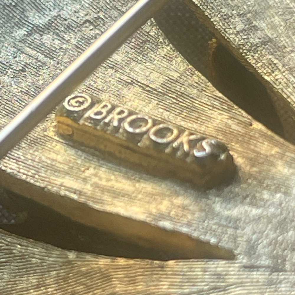 Vintage Brooks Two-Tone Floral Brooch | Sculptural Gold Tone Pin - Picture 6 of 9